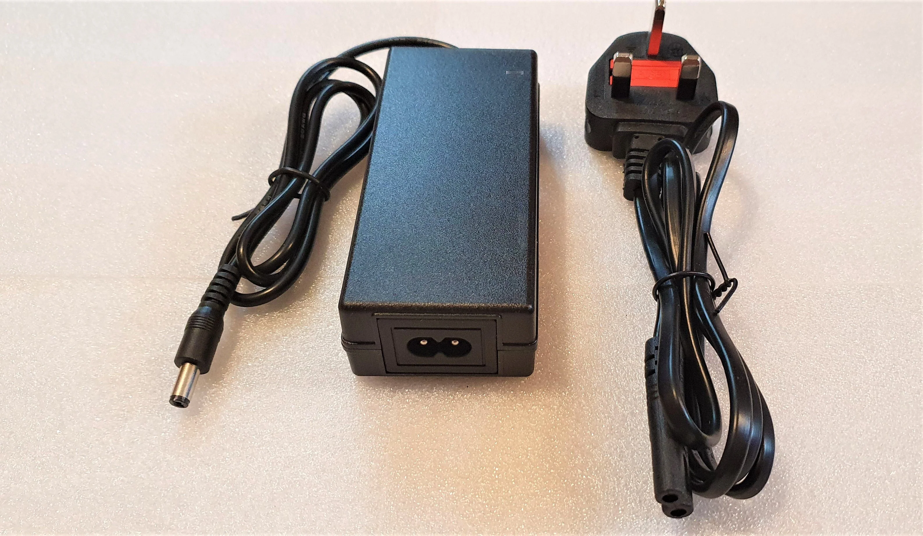 8.4V 2S - 2A 3A 4A Lithium Battery Charger -  for 7.4V Li-ion / LiPo battery pack;  UK, EU plug - Image 7